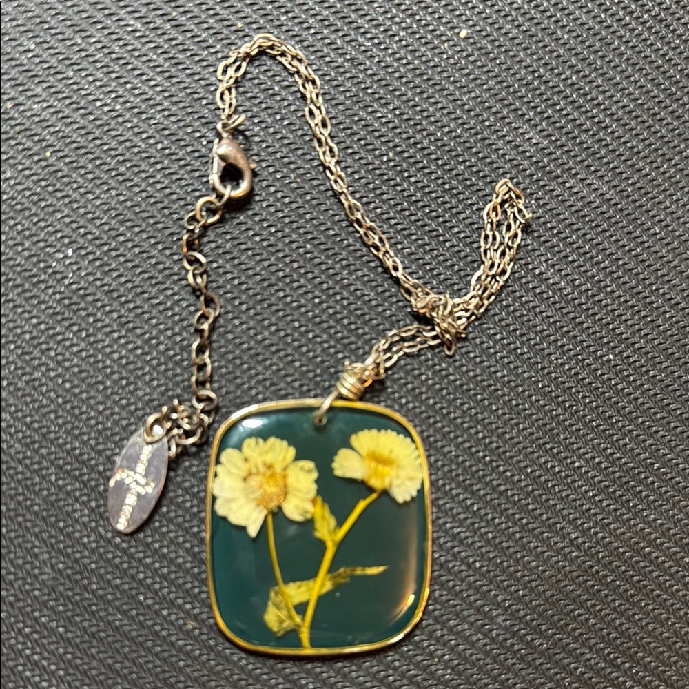 Floral Pendant Necklace